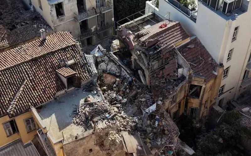 Продолжува потрагата по петмина исчезнати во експлозијата во центарот на Атина во која загина жена (ВИДЕО)