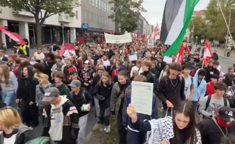 Масовни протести на учениците во Германија: Не сакаме да одиме во војна (ВИДЕО)