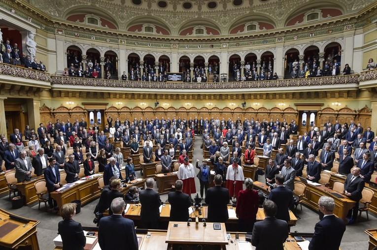 Швајцарија денеска гласа за забрана за соработка со НАТО и за санкциите 