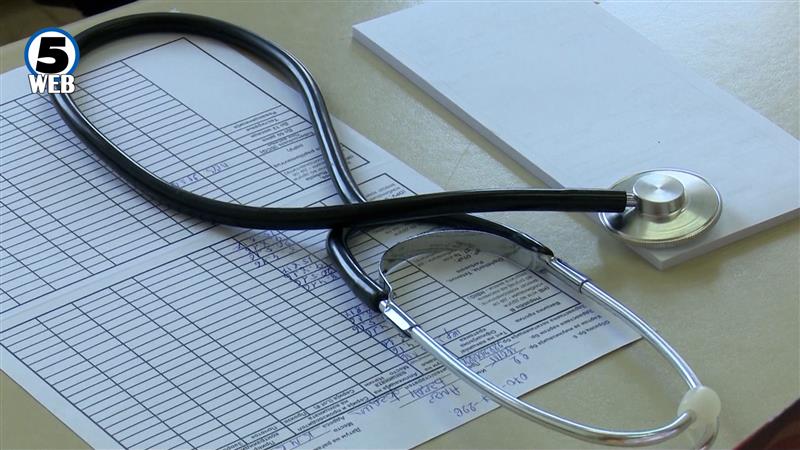 Уставниот суд пресече – лекарите во јавното здравство можат да работат дополнителна работа 
