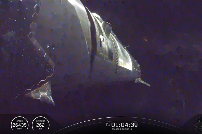 „Starship“ на Маск за првпат стигна во орбитата и веднаш распореди 26 нови сателити