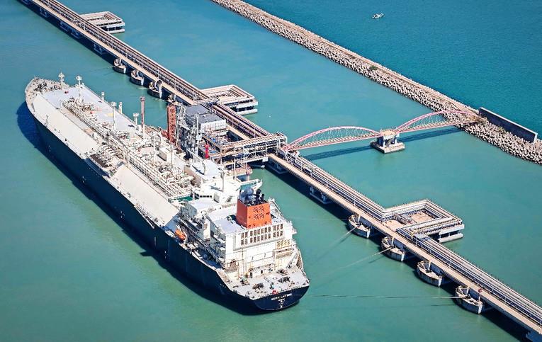 Нафтата повторно минува низ Ормутскиот теснец- сообраќајот се врати на 70 проценти од предвоениот