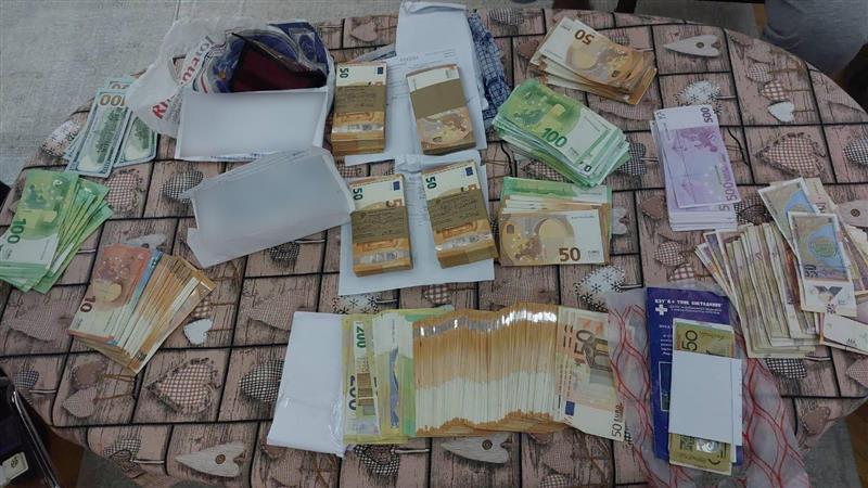 Епилог од разбиената криминална група во Прилеп: Пронајдени околу 130 илјади евра готовина, запленети луксузни масерати и ленд ровери