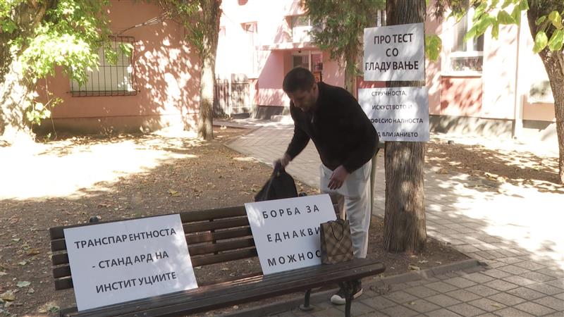 Лекарот кој се жалеше на дискриминација започна протест со глад пред Медицинскиот факултет