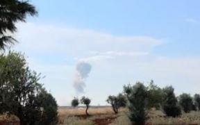 Воена воздухопловна база под напад: Се слушаат силни експлозии, се издига густ чад (ВИДЕО)