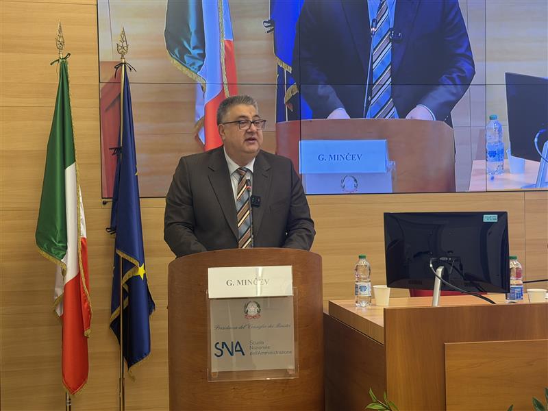 Минчев на Националната академија за јавна администрација на Италија