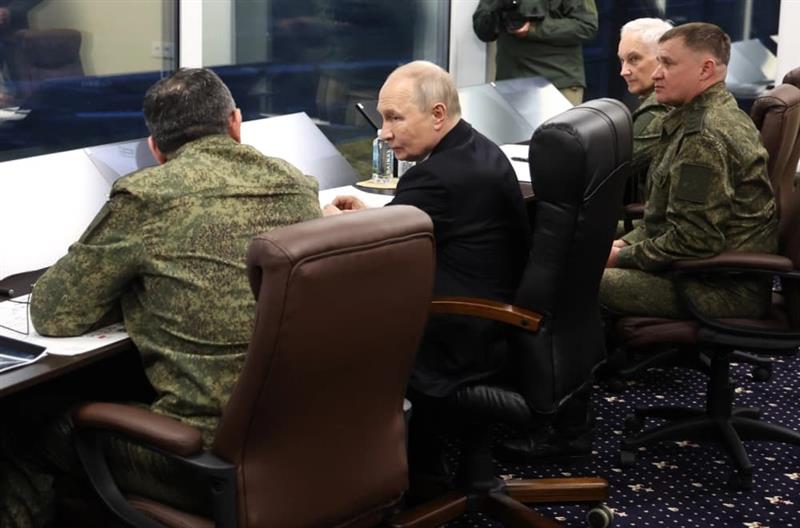 Нов потег на Путин: Русите вежбаат со Кинезите, пристигна нуклеарно предупредување