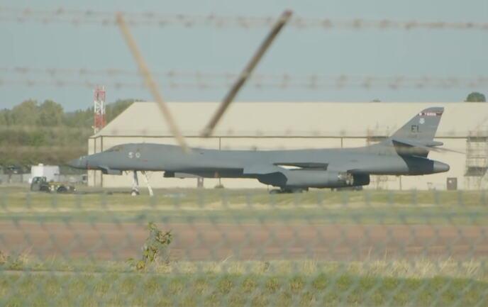 САД ги повлекоа сите свои бомбардери од британската воена база каде се случи инцидентот што го истражува полицијата 