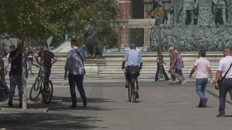 Стопанската комора со законски предлог за кратење на празниците, ССМ се спротивставува