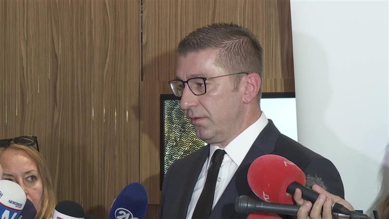 Мицкоски без големи очекувањат од средбата во Софија: Очекувам дијалог на „коњопој“... 
