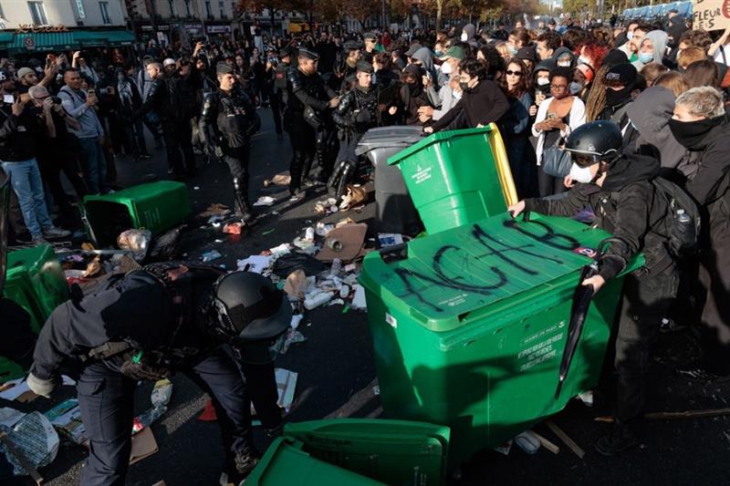 Трамп за масовните насилни протести во Франција: Исламот сака да ја преземе државата (ВИДЕО)