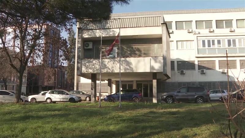 Виш јавен обвинител под истрага за противзаконско влијание - ургирал за пониски казни