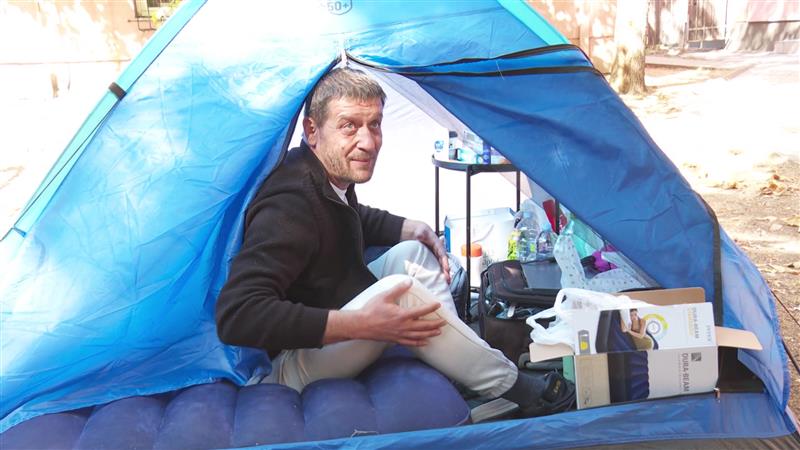 Дарко Василевски го прекина штрајкот со глад по шест дена пред Медицинскиот факултет