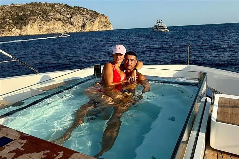 Роналдо и Џорџина си купија две луксузни вили на остров во Црвеното Море (ФОТО)