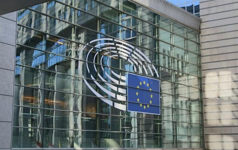 Пукотница во близина на Европскиот парламент: Едно лице загина, полицаец е застрелан во глава 