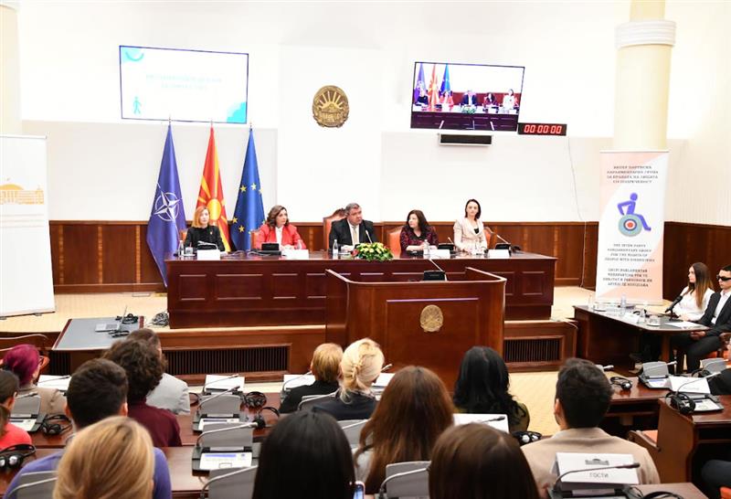 Во Собранието одбележан Меѓународниот ден на белиот стап