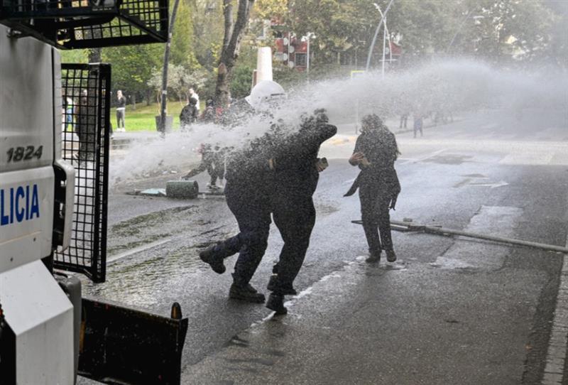 Ескалација на студентскиот револт во масовни антивладини протести во Тирана