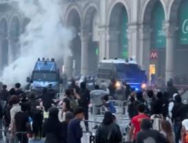 Катастрофално во Франција: Едно лице почина на протестите, повеќе од 800 приведени