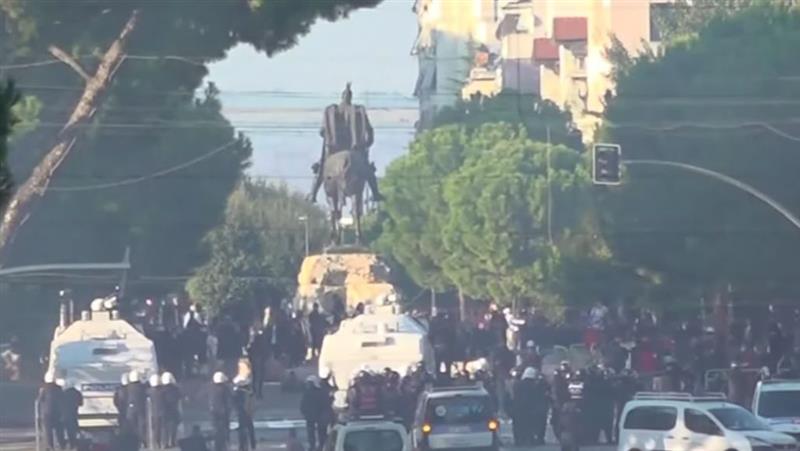 Шести ден протести и тензии во Тирана – полицијата продолжува да интервенира