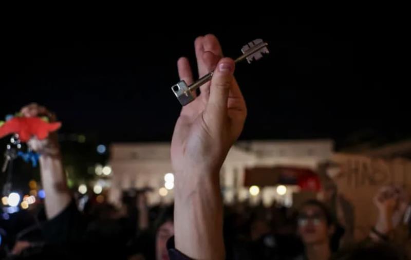 Илјадници луѓе во Португалија на протест поради станбената криза, приведени се 55 лица (ВИДЕО)