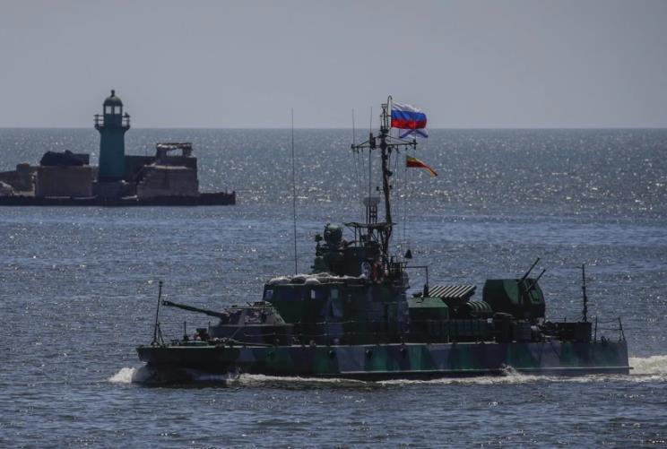 Руските бродови пристигнаа:  Велика Британија во шок 