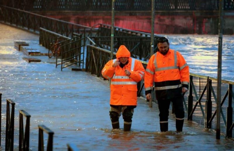 Силно невреме ја погоди Франција, најмалку три лица загинаа во поплавите (ВИДЕО)