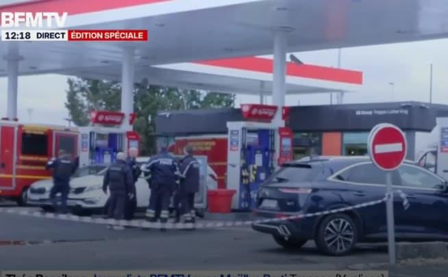 Крвава престрелка во близина на Париз: Маж пукал од автомобил, има мртви и ранети 