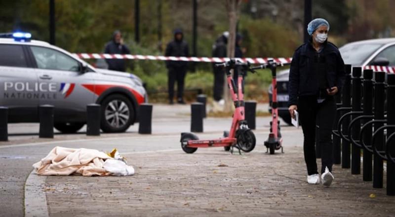 Терорист во близина на Париз пукал кон детско игралиште, планирал да си го разнесе станот 