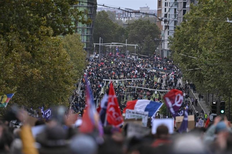 Војска на улиците на Париз и Милано, десетици илјади протестираат- Ова ќе биде долг ден, вели министерот Нуњез (ВИДЕО)