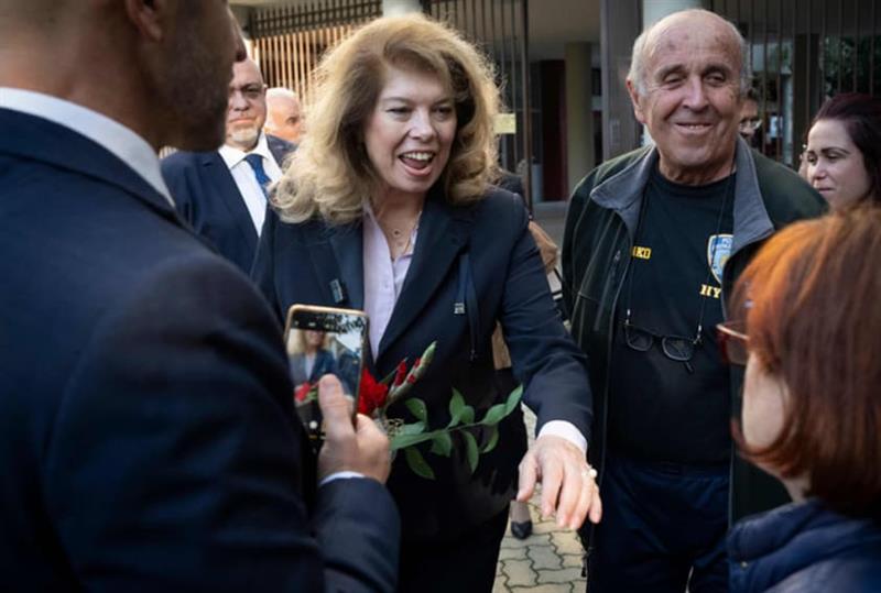 Избори во Бугарија- според анкетите, Јотова во предност пред Ѓуров 