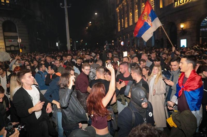 Дел од медиумите блиски до Вучиќ „мета“ на незадоволни граѓани, Студентската листа се оградува од инцидентите