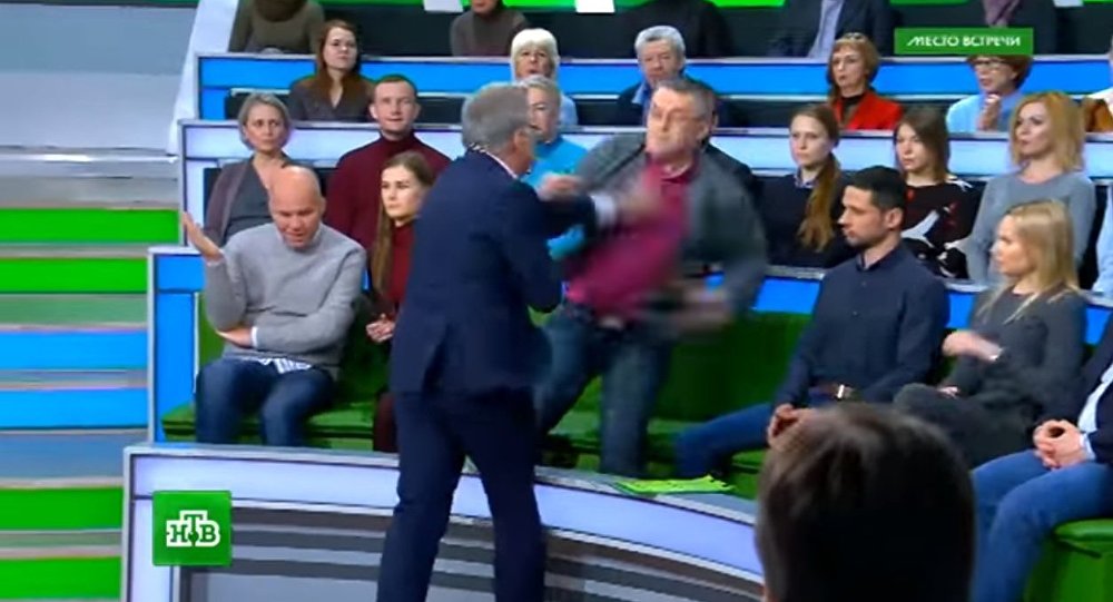 Тепачка во студио меѓу водител и политиколог (ВИДЕО)