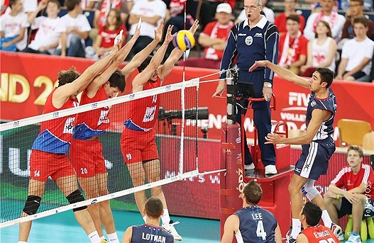 Американците подобри од Србија во дербито на одбојкарскиот Мундијал
